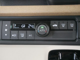 【オートエアコン】オートエアコンで快適な車内!温度や風量を自動調整し、理想の車内環境を保ちます。煩わしさのない快適なドライブを楽しみましょう。