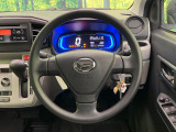 インテリアに合わせたデザインのステアリングは、運転される方のことも考え、運転しやすい形状、大きさです。是非一度、実際に触ってお確かめください。
