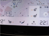 フロントにはシートヒーターに加え、ステアリングホイール・ヒーターも装備。厳寒の地、北欧スウェーデン発祥のブランドならではのアイテムです。