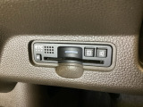 ハンドルの左下にETCがついています。高速道路の料金所の通過も楽々です。 カードの取り出しもしやすい場所についています。