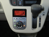 オートエアコンで暑い夏も寒い冬も快適な車内で運転出来ます。