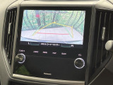 【バックカメラ】駐車時に後方がリアルタイム映像で確認できます。大型商業施設や立体駐車場での駐車時や、夜間のバック時に大活躍!運転スキルに関わらず、今や必須となった装備のひとつです!