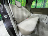 後部座席も気になるようなキズ・汚れやへたり等、大きなダメージはなく、良好な状態です。