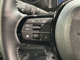 ステアリングにオーディオ操作スイッチが付いています。オーディオ画面に直接タッチしなくても操作が出来ますので、運転に集中できます。