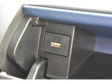 運転席インパネアッパーボックス(USB電源付き)