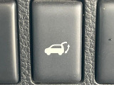 【パワーバックドア】スマートキーや運転席のボタンを押すだけでリアゲートが自動で開閉します!荷物を持っている時や、高い位置にあるバックドアを閉める際に便利な機能です♪