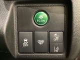 Hondaセンシング用の、VSA(ABS+TCS+横滑り抑制)解除と路外逸脱抑制機能のオンオフスイッチなどはハンドルの右側に装備しています。燃費に役立つECONボタンもここです。