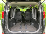 後席を格納すると、これだけの広さが!シーンに合わせたシートアレンジで、大きな荷物も積むことが出来ます♪