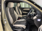 乗降がしやすい運転席。高さが調節できて小柄な方でも運転しやすいポジションをとることができます。