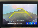 【リアワイドカメラ】3種類の表示で、後方確認をサポートします。『ノーマル画像』『広角180度画像』『真上からの見下ろし画像』をワンタッチで選べます。