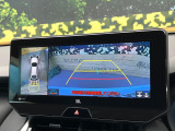 【パノラミックビューモニター】専用のカメラにより、上から見下ろしたような視点で360度クルマの周囲を確認することができます☆死角部分も確認しやすく、狭い場所での切り返しや駐車もスムーズに行えます。