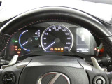視認性の良いスピードメーターですね。夜も見やすく表示されますので運転が楽しくなります。