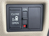 【パワースライドドア】スマートキーや運転席のスイッチでスライドドアの開閉が可能♪電動だから力を入れてドアを開ける必要が無く、小さいお子様でも、重い荷物を持っている時もラクに開け閉めできます♪