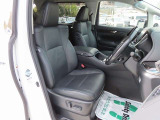 運転席回りもすっきりしていてスムーズに乗り降りができます!