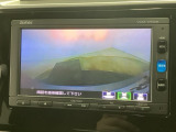 【バックカメラ】運転が苦手な方も車庫入れラクラクです!ギアをリバースに入れれば自動的に切り換わりますので、面倒な操作は不要です♪狭い駐車場もお車を傷つけず安心ですね!
