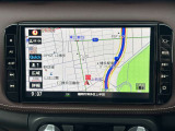 日産純正のメモリーナビ付きです。知らない場所にお出かけの際には非常に活躍します。Bluetoothを搭載しておりますので、運転中でもハンズフリーにて通話を行うことができます。