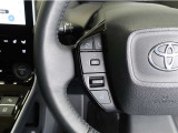 ステアリングスイッチ付き。前方から目を離すことなく操作することが可能です。