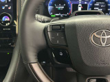運転中、オーディオの操作をしてて、ハッとしたことはありませんか?ステアリングスイッチは、運転中でもハンドルでオーディオの操作が可能です。安全なドライブをサポートします。