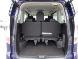 【ラゲッジスペース】しっかり容量が確保されていてます。バックドアも大開口で荷物の出し入れがしやすいです♪