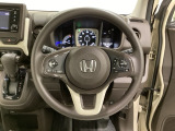 ハンドルにHondaセンシング系のクルーズコントロールやレーンキープアシストなどのスイッチと、オーディオの操作スイッチが装備されています。ハンドルから手を離さず安全に操作できます。