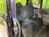 後部座席も気になるようなキズ・汚れやへたり等、大きなダメージはなく、良好な状態です。