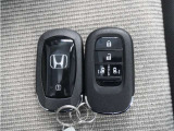 ◆スマートキー◆カギをバッグやポケットに入れたままでもドアロックの開閉ができる『スマートキー』付き!雨天や暗くなってもカギを取り出す必要がなくドアの開錠&エンジンも始動できます