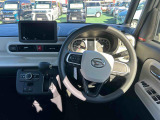 痛みの出やすい運転席シートの角、フロアマット、座面、ともに良好です
