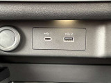 <USB電源ソケット タイプA1個/USB電源ソケット タイプC1個・>