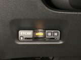 ハンドルの左下にETC2.0がついています。高速道路の料金所の通過も楽々です。 カードの取り出しもしやすい場所についています。