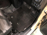嬉しい純正フロアマット付き♪ 状態も良好です(^^♪