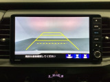 バックでの車庫入れも安心です! リアカメラが付いているバックモニター付のナビを装備しております。操作線もついており距離感も画面から確認できます。