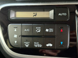 車内環境を自動でコントロールするフルオートエアコン。長距離ドライブも快適です。