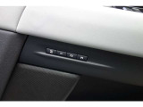 自分の最適なポジションにすぐにセットできるので、運転を始める前にシートの調整に時間を取られません。特に朝の忙しい時間帯や急いでいる時でも、ボタン一つでシートを自動的に調整できるため、非常に便利です。