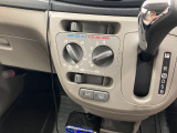 マニュアルエアコンのお車です!直感的な操作で車内の温度を調節することができます!