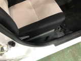 痛みの出やすい運転席シートの角、フロアマット、座面、ともに良好です