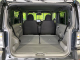 普段のお買い物や通勤、送迎等に十分な荷室スペースを確保しております。セカンドシートを倒すと、大きな荷物の積載も可能です♪