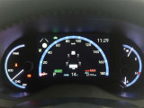 とっても見やすいメーターです。夜間時はラグジュアリーな気分にさせてくれる照明が魅力ですので、夜のドライブも楽しみになりますよ♪