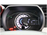とっても見やすいメーターです。夜間時はラグジュアリーな気分にさせてくれる照明が魅力ですので、夜のドライブも楽しみになりますよ♪