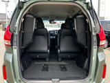 リア席を倒せば広々とした空間の出来上がり、荷物がたくさん載せられますよ。