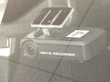 【ドライブレコーダー】ドライブレコーダー装備!走行中はもちろん、あおり運転や事故に遭遇した際、映像で記録し、万一のリスクに備えます。※記録用SDカードはお客様ご自身でご準備いただく必要があります。