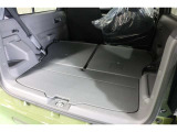 後部座席を倒せば、大きな荷物もOK♪
