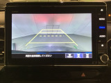 バックでの車庫入れも安心です! リアカメラが付いているバックモニター付のナビを装備しております。操作線もついており距離感も画面から確認できます。