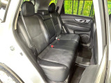 後部座席も気になるようなキズ・汚れやへたり等、大きなダメージはなく、良好な状態です。