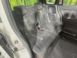 後部座席も気になるようなキズ・汚れやへたり等、大きなダメージはなく、良好な状態です。