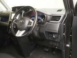 見通しのよいすっきりとした視界で、誰でも運転しやすいです。運転のしやすさは疲れにくさにも繋がります