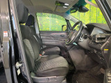 運転席シート廻りは使用感も少なく、良好な状態となっています。前オーナー様が丁寧に使っていたことがよくわかりますね。