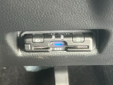 有料道路をキャッシュレスで通行できるETC車載器付きです。運転席足元に設置されています。ETCセットアップ費用は含まれておりません。別途必要となります。