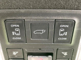 【ハンズフリー両側パワースライドドア】スマートキーや運転席のスイッチで後席両側スライドドアの開閉が可能♪電動だから力を入れてドアを開ける必要が無く、小さなお子様でも簡単に開け閉めでき快適です♪