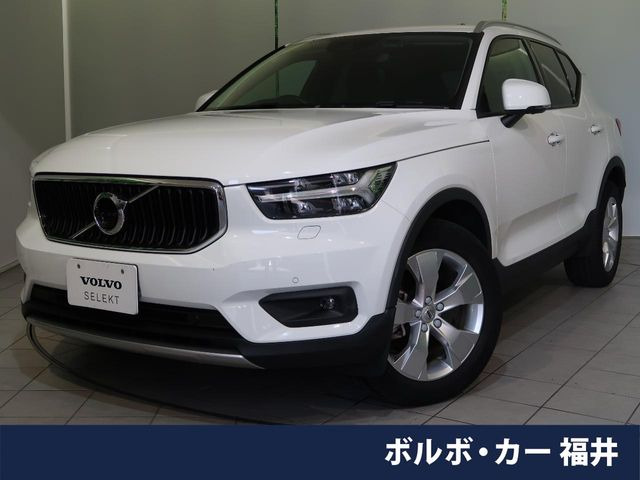 XC40 B4 AWD モメンタム 4WD 