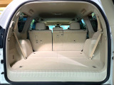 後席を格納すると、これだけの広さが!シーンに合わせたシートアレンジで、大きな荷物も積むことが出来ます♪